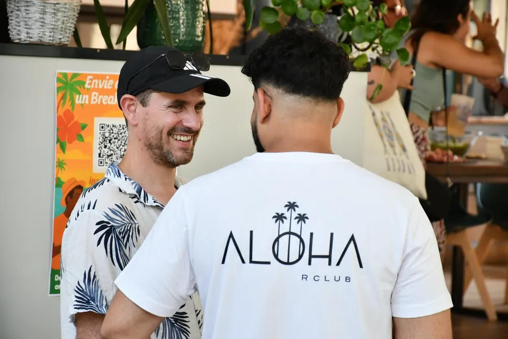 Membres Aloha en échange lors d'un événement