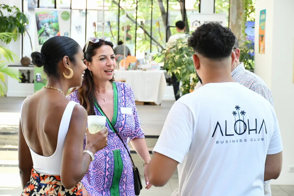 Discussion entre membres du club Aloha