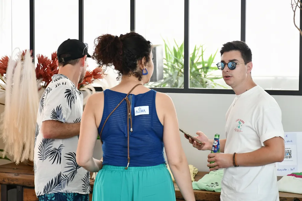 Rencontre networking pendant un événement Aloha